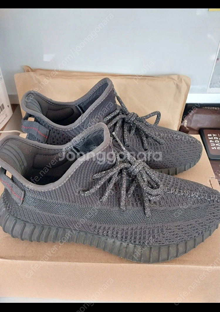 이지부스트 트리플 블랙 350v2 255사이즈 팝니다.--7