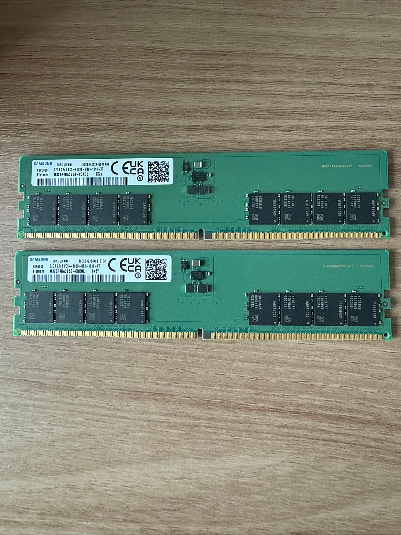 삼성전자 DDR5-4800 32GB 램 * 2 EA 팝니다. 18.4 만원 운포가