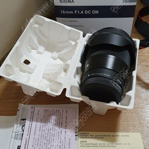 시그마 ef-m 16mm 1.4 DC DN 렌즈 캐논 m마운트 팝니다