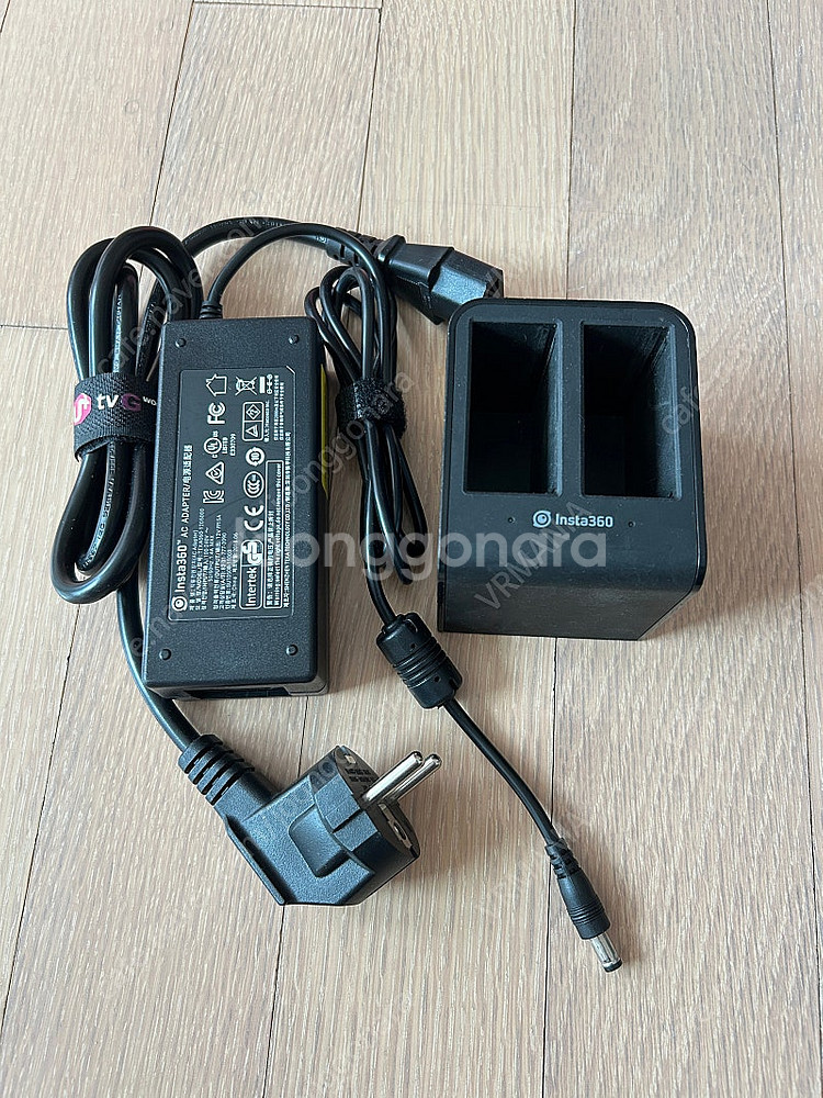 인스타360 Pro2 + 파사이트 + 충전기 세트 팝니...--2