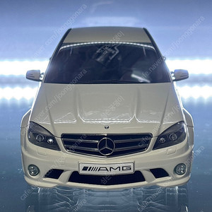 1:18 오토아트 c63amg 화이트 판매합니다