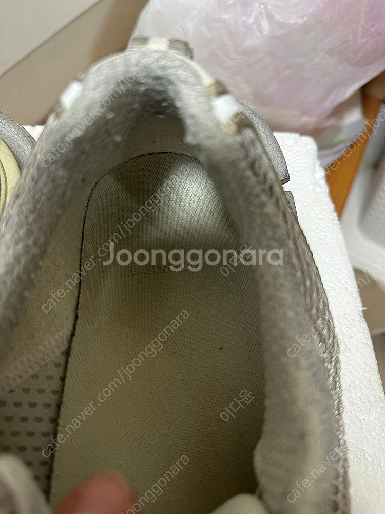발렌시아가 3XL 에그쉘 43사이즈 판매합니다.--9