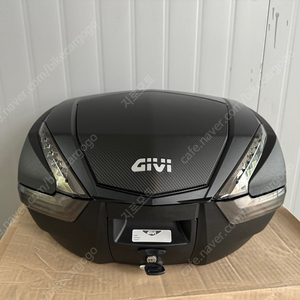 신품 GIVI 기비 V47 트래커52 트래커33 블랙 실버 카본룩커버 모노키전용 탑박스 및 플레이트 등받이 신품 저렴하게 판매합니다