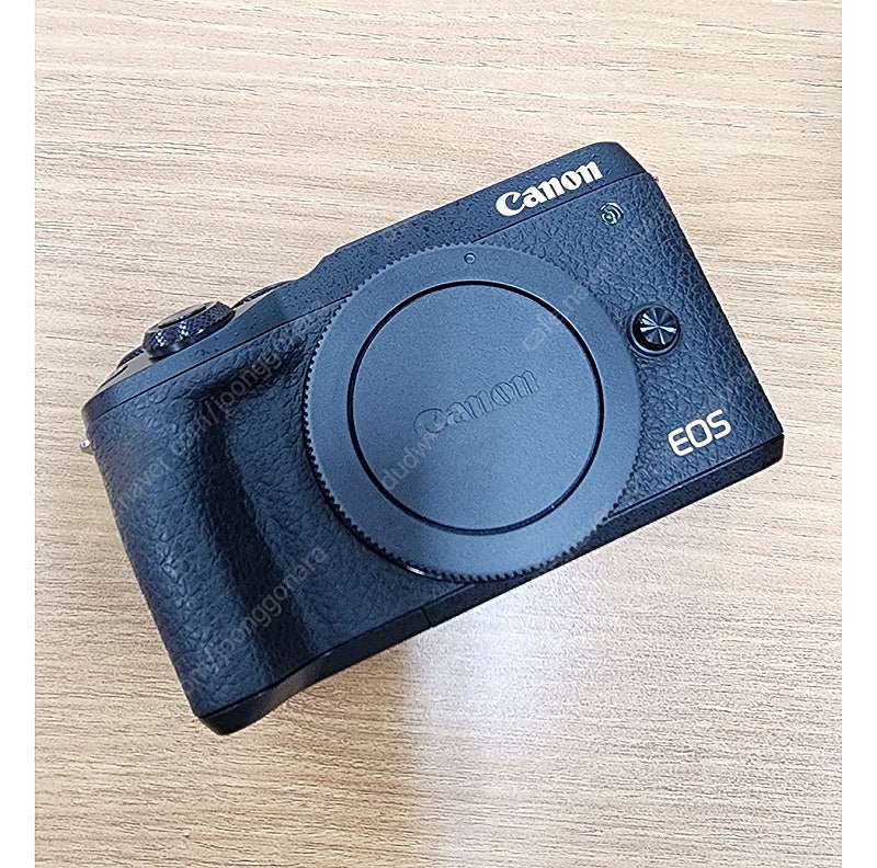 신동급 eos m6 mark2 + 15-45mm + 22mm 렌즈 2개킷트 팝니다