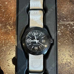 톰포드 오션 플라스틱 시계 미착용 새상품