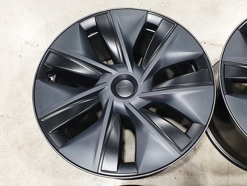 [판매] 테슬라 모델Y RWD 신형 블랙색상 19인치휠 한대분 낱개판매가능
