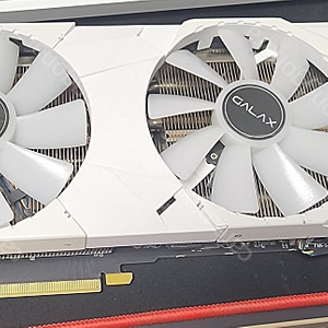 갤럭시 GALAX 지포스 RTX 2070 SUPER EX WHITE OC D6 8GB 팝니다.