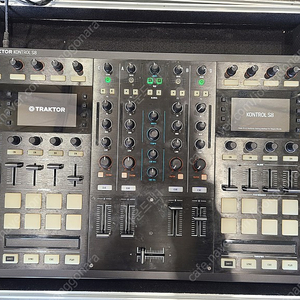 TRAKTOR KONTROL S8 DJ 컨트롤러.하드케이스 일체 가격인하