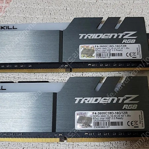 PC램 DDR4 지스킬 F4-3600C18D-16GTZR 8기가 2개 판매합니다