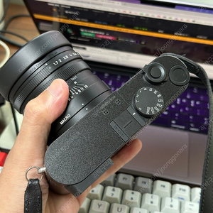 라이카 Q2 모노크롬