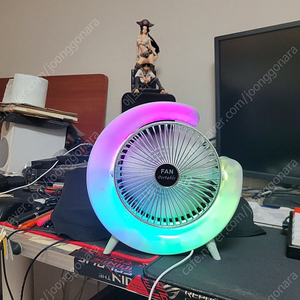 미사용 탁상용선풍기 무선 c타입충전 RGB LED 인테리어조명 으로 사용가능 5천원 팝니다