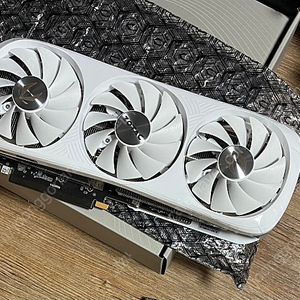 Zotac 4080super trinity OC white