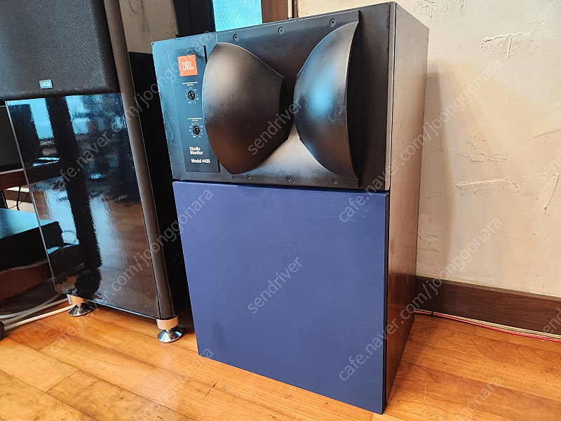 JBL 4425