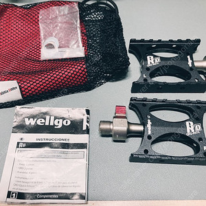 Wellgo 퀵릴리즈 자전거 페달, QRD-R074 새상품입니다. 페달 제거 렌치도 드립니다.