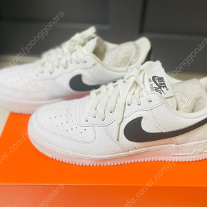 나이키에어포스 검흰 265