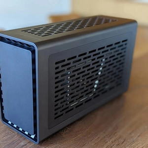 The Thor zone 의 묠니르 Mjolnir itx case 색상은 스텔스이고 실제 블랙