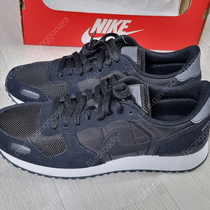 새상품 나이키 에어볼텍스 NIKE AIR VRTX 블랙+그레이 270mm 판매합니다 택포 10만원