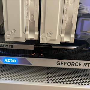 기가바이트 rtx4070 super aero oc 화이트 팝니다