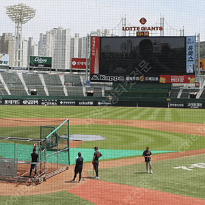 다음주 화요일(6.25) 사직야구장경기 기아/롯데 중앙탁자석 양도합니다 [직관시야]