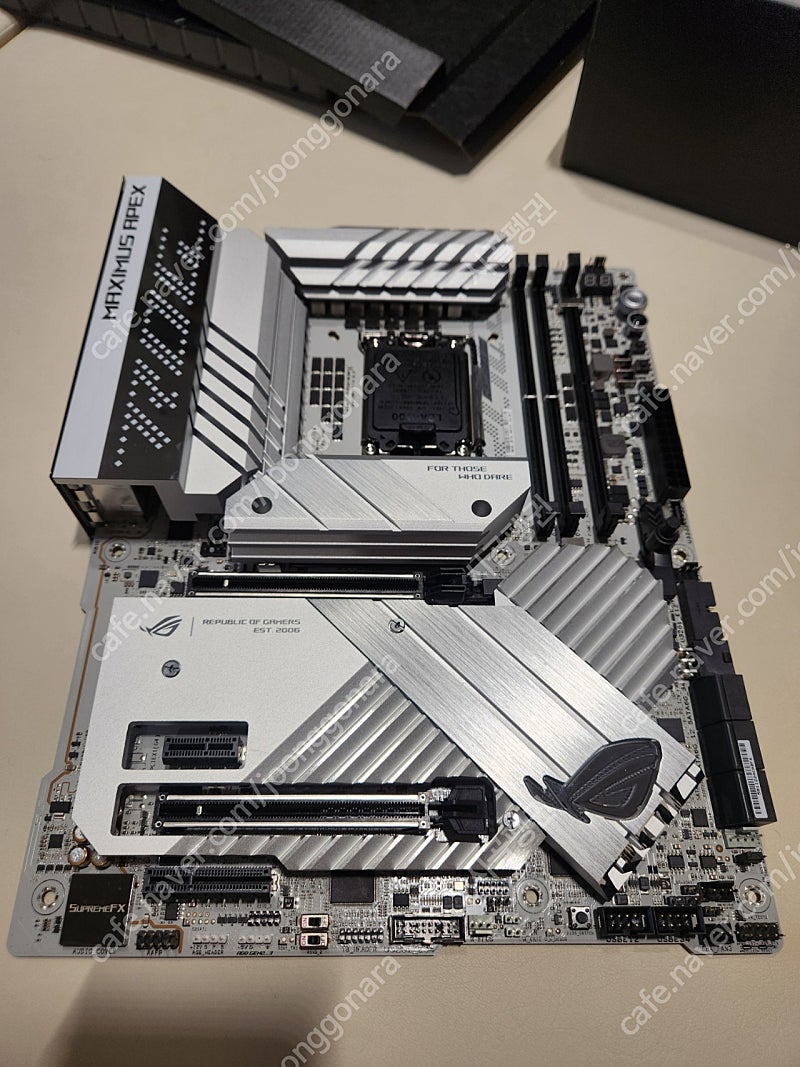 ASUS ROG MAXIMUS Z790 APEX 화이트