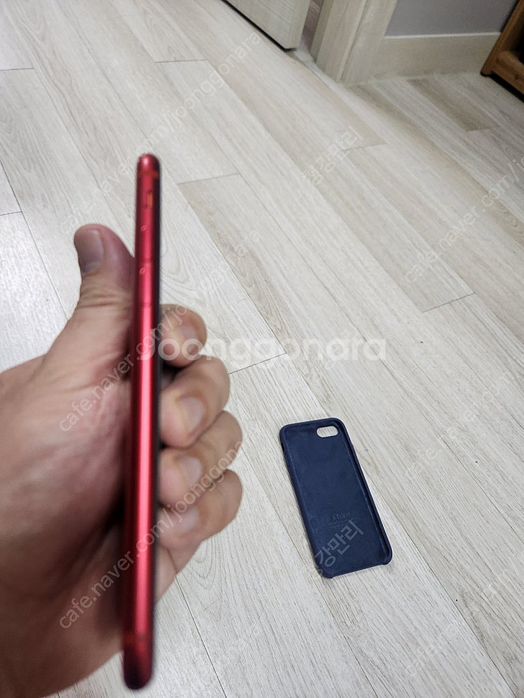 아이폰 SE2 128GB 레드 팝니다.--3