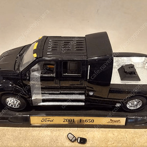 1:24 다이캐스트 FORD 2001 F-650 Deluxe Edition