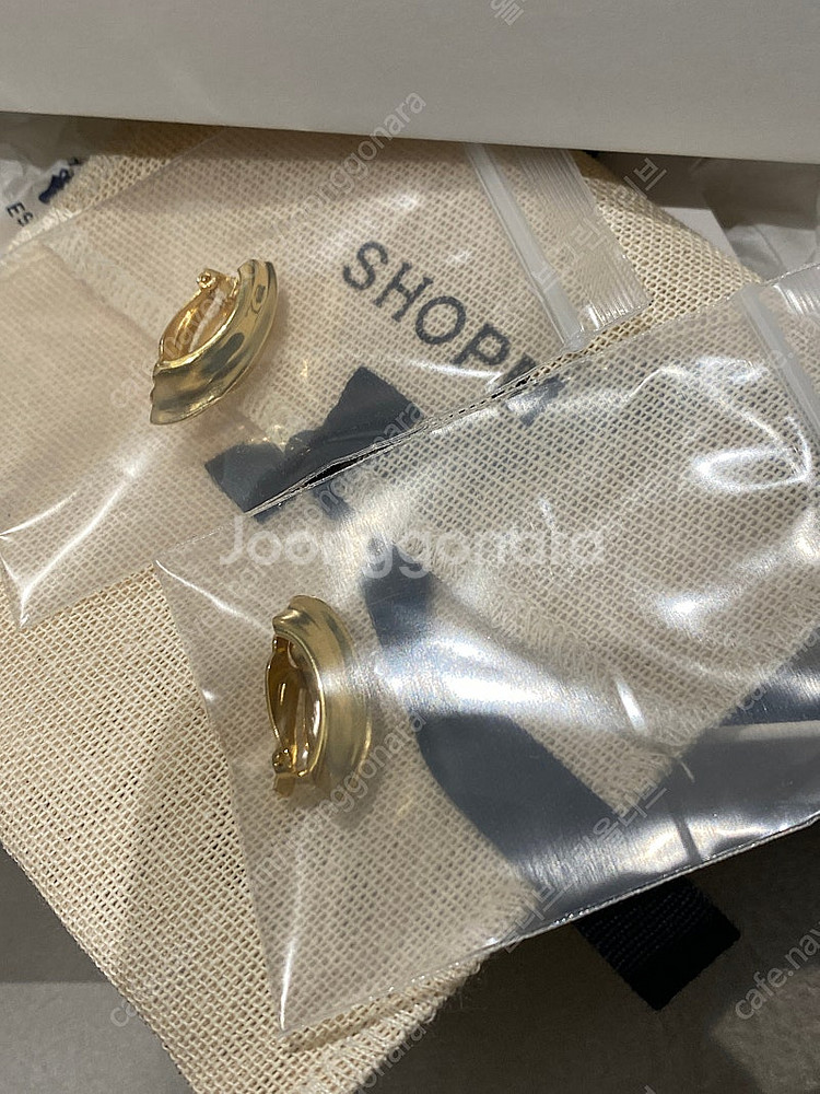 Shop M moon earring (gold)--3