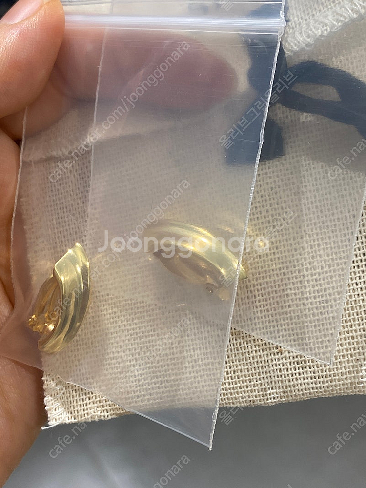 Shop M moon earring (gold)--4