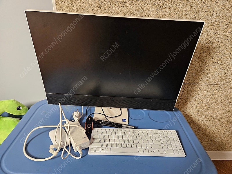 LG 전자 올인원 PC(27V70Q-GR50K) 컴퓨터 판매합니다/ 사용감 적음. 69만원 사무실 정리해서 싸게 내놓아요+웹캠