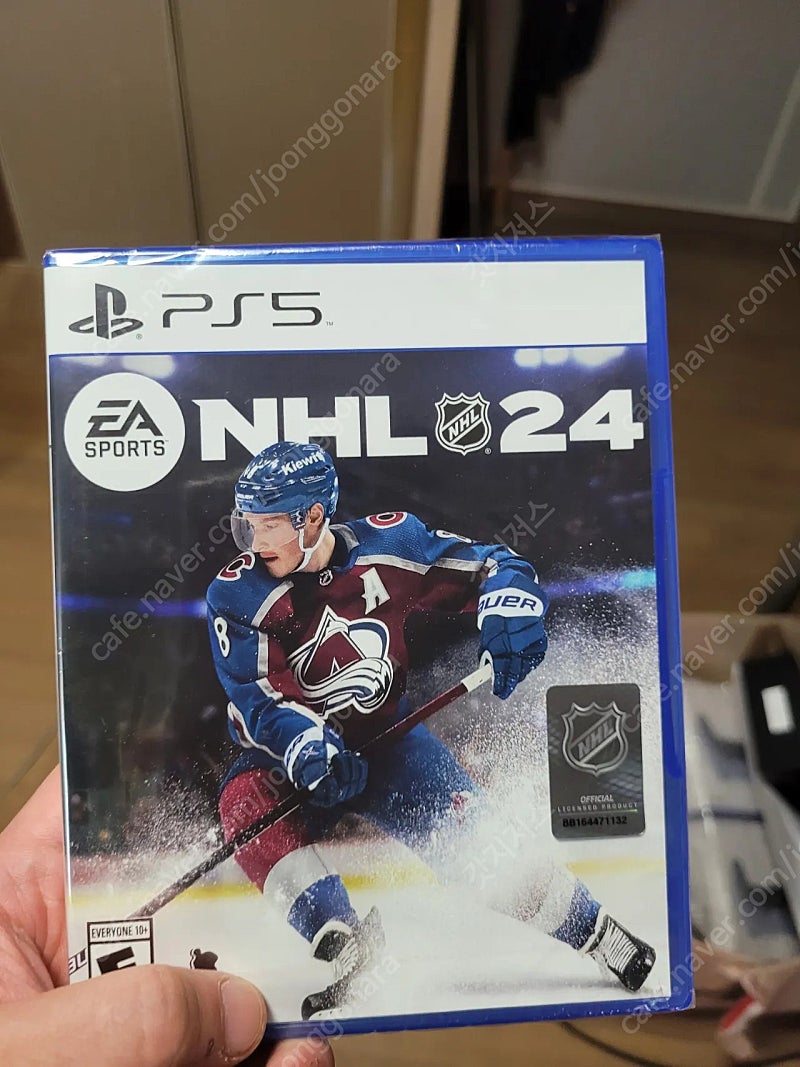 (미개봉/서비스CD드림) NHL 24 북미판 아이스하키 게임 현재 중고매물칮기힘듭니다 서비스 cd1장 동봉해드립니다.택포 5.4만