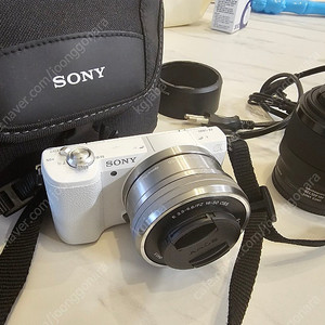 소니 a5100(sony 알파 5100) 화이트+1650렌즈킷 + 소니 렌즈 SEL50F18 팝니다.