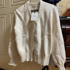 낫띵리튼 새상품 Cotton v-neck cardigan (Ivory) 에눌가능