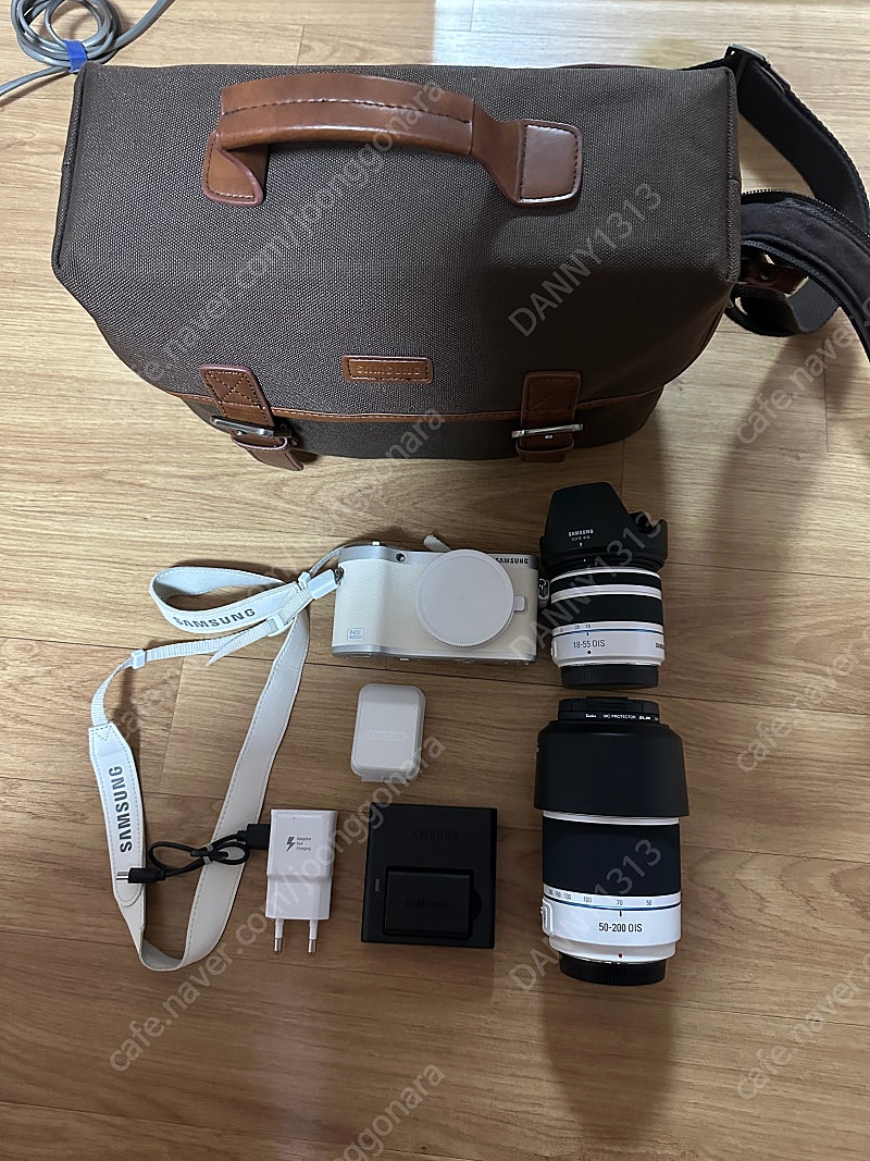 삼성 NX300M + 렌즈 2종 세트로 팝니다.