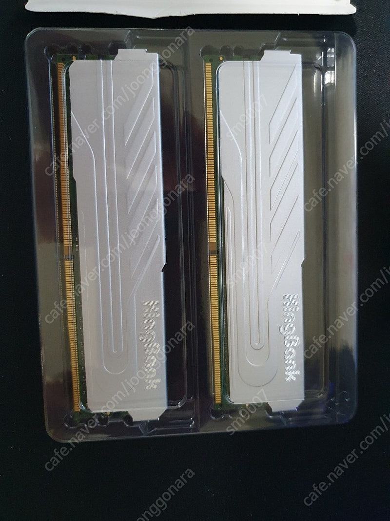 Kingbank DDR4 16GB(8*2) 4000Mhz XMP램