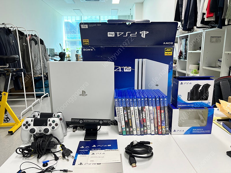 플스4 1TB (PS4 1TB) 7117B 화이트 + 듀얼쇽 4 2개 + 정품충전독 + 카메라 (신형) + 게임 14