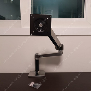 [모니터암] 어고트론 LX 싱글 모니터암 실버 색상 (ERGOTRON / 45-241-026 / LX Desk Mount Arm)