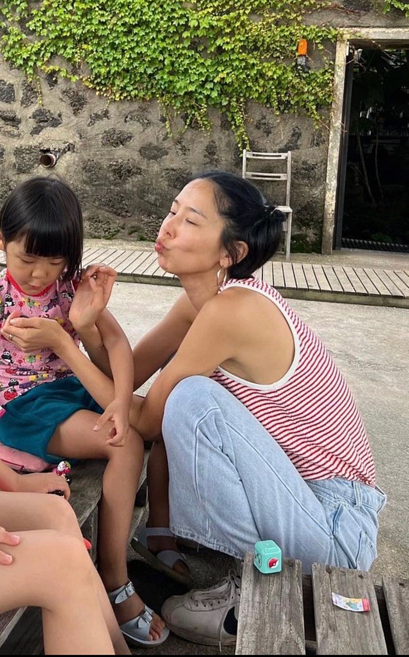 김나영 앤유 나시 ANDYOU AFFOGATO Stripe neck sleeveless top