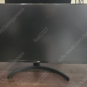 LG 34인치 모니터 판매 합니다 상태 아주 깨끗 합니다. LG 34WK500 2019년식 제품 입니다. 울트라와이드 가격다운