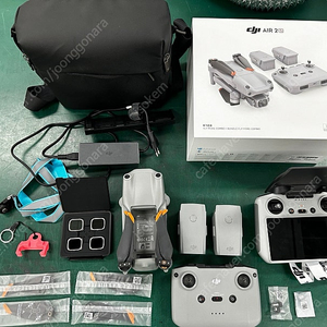 DJI air2s 플라이모어콤보 + RC조종기 + 케어리프레쉬 11개월남짓 팝니다.