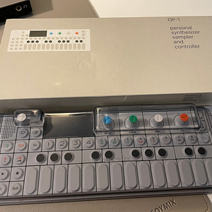 Teenage Engineering OP-1 판매합니다!