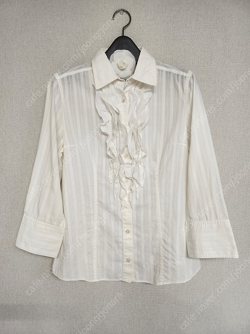 정품]BURBERRY버버리 런던 사계절 입기좋은 프릴 레이스 블라우스 화이트셔츠