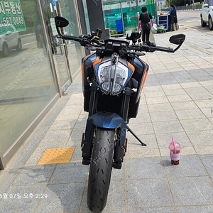 임판급 24년 05월 출고 ktm 듀크890R 판매합니다 23년식/300km 주행 1650가격내림!