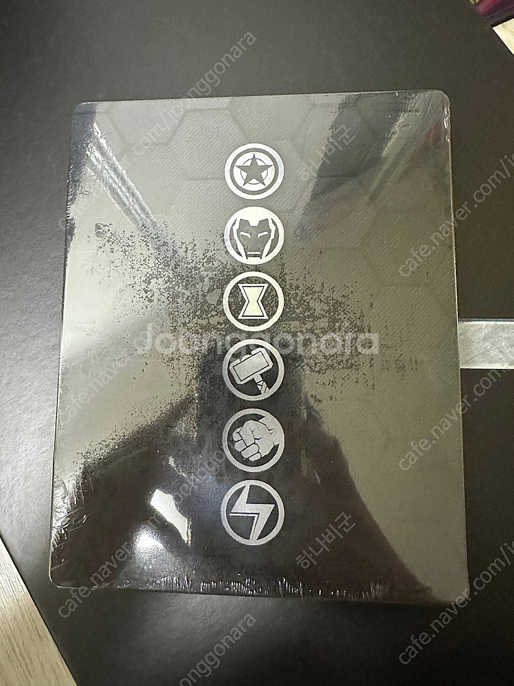 PS4 어벤져스 한정판 스틸북 피규어 열쇠고리 구성품--1