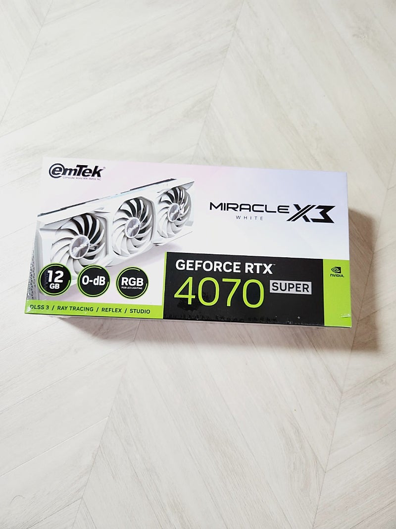 (미개봉) 이엠텍 RTX 4070 SUPER MIRACLE X3 WHITE D6X 12GB