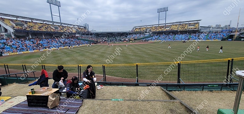 6/25.26.27(화.수.목) 한화 vs 두산 1루 외야커플석(2인석)통로측 1루 잔디석(4인자리) 양도 합니다.