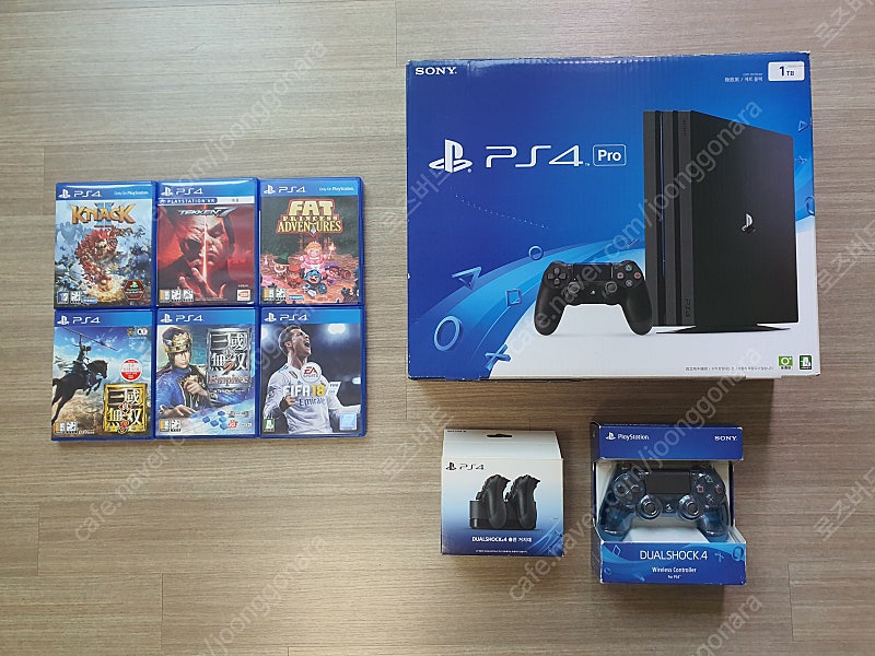 PS4 pro 1TB 7018B + 듀얼쇼크4(거치대 포함) + 플스4 게임 타이틀(6개) 판매