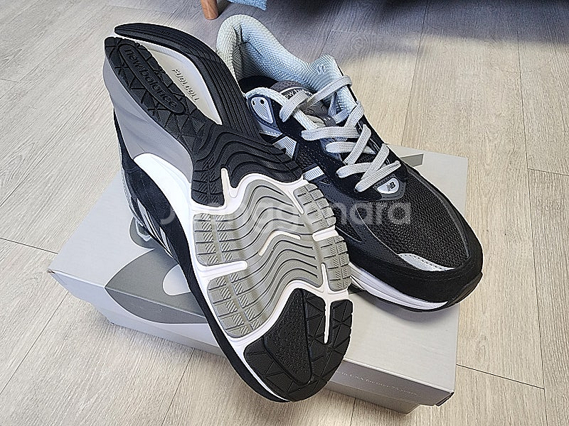 뉴발란스 990v6 블랙 280사이즈 새상품--1