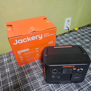 잭커리 Jackery 300 Plus 올인원 인산철 파워뱅크 288Wh 미사용 판매 합니다.