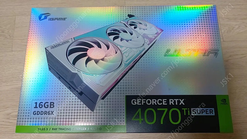 컬러풀 RTX 4070 TI SUPER ULTRA WHITE 그래픽카드