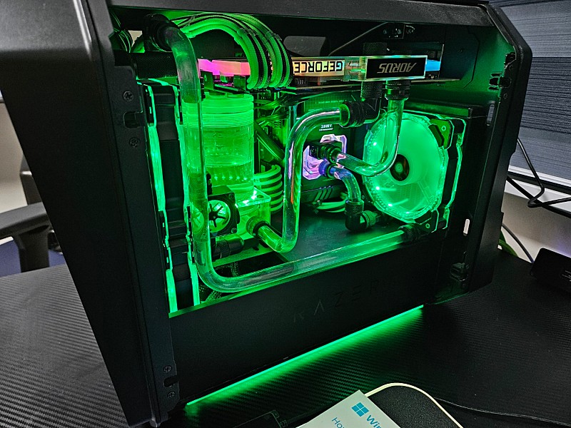 ANTEC CUBE RAZER EDITION ITX 커스텀수냉PC '타노스' 몬스타기어 제품 팝니다